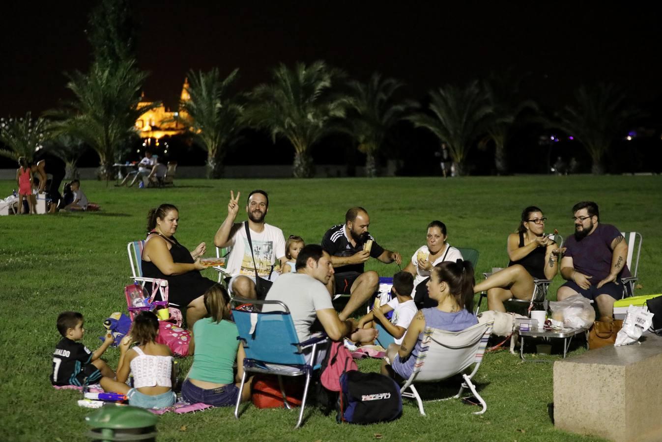 El Arenal en la noche más calurosa del verano, en imágenes