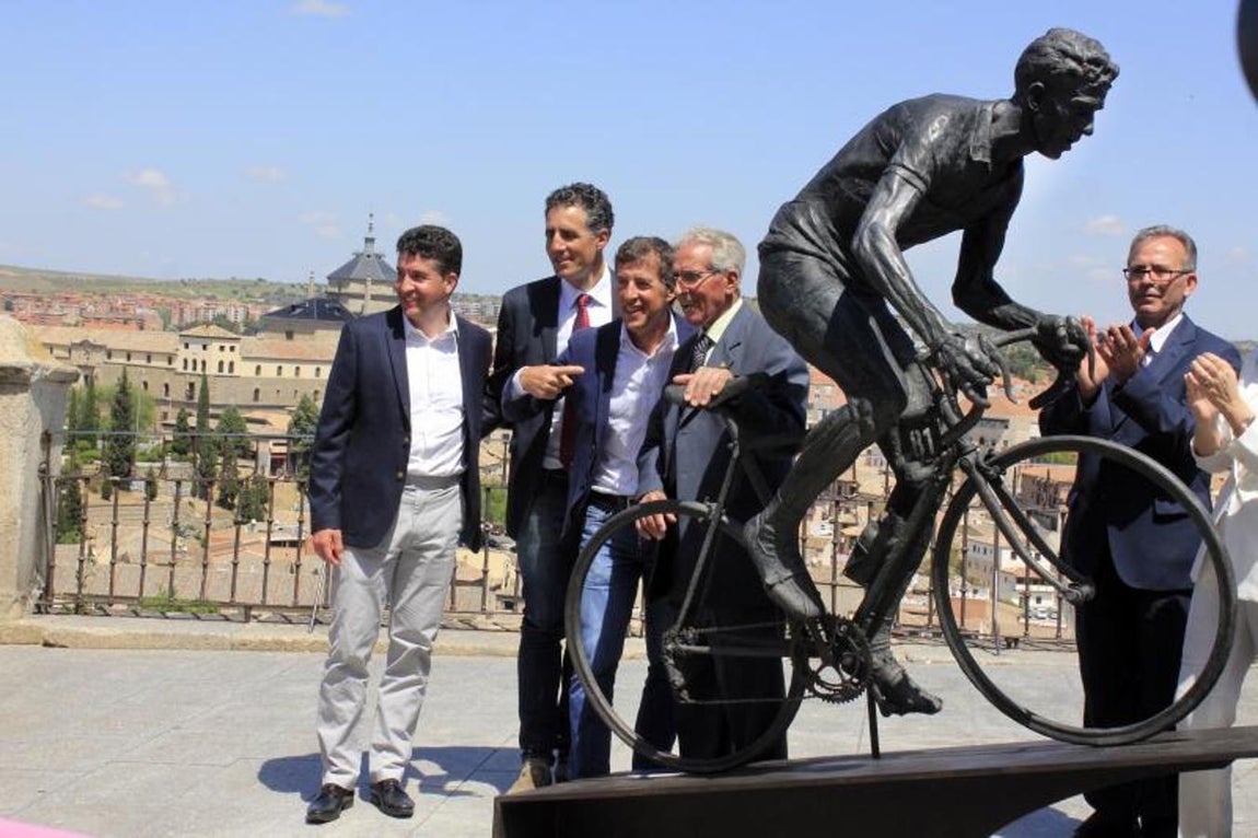 Homenaje al ciclista en su Toledo natal. 