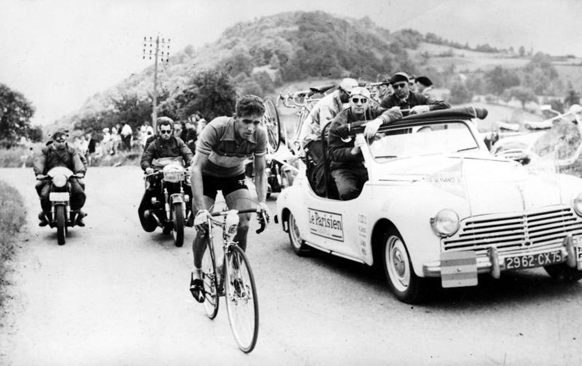 Bahamontes en su subida al Aubisque. 