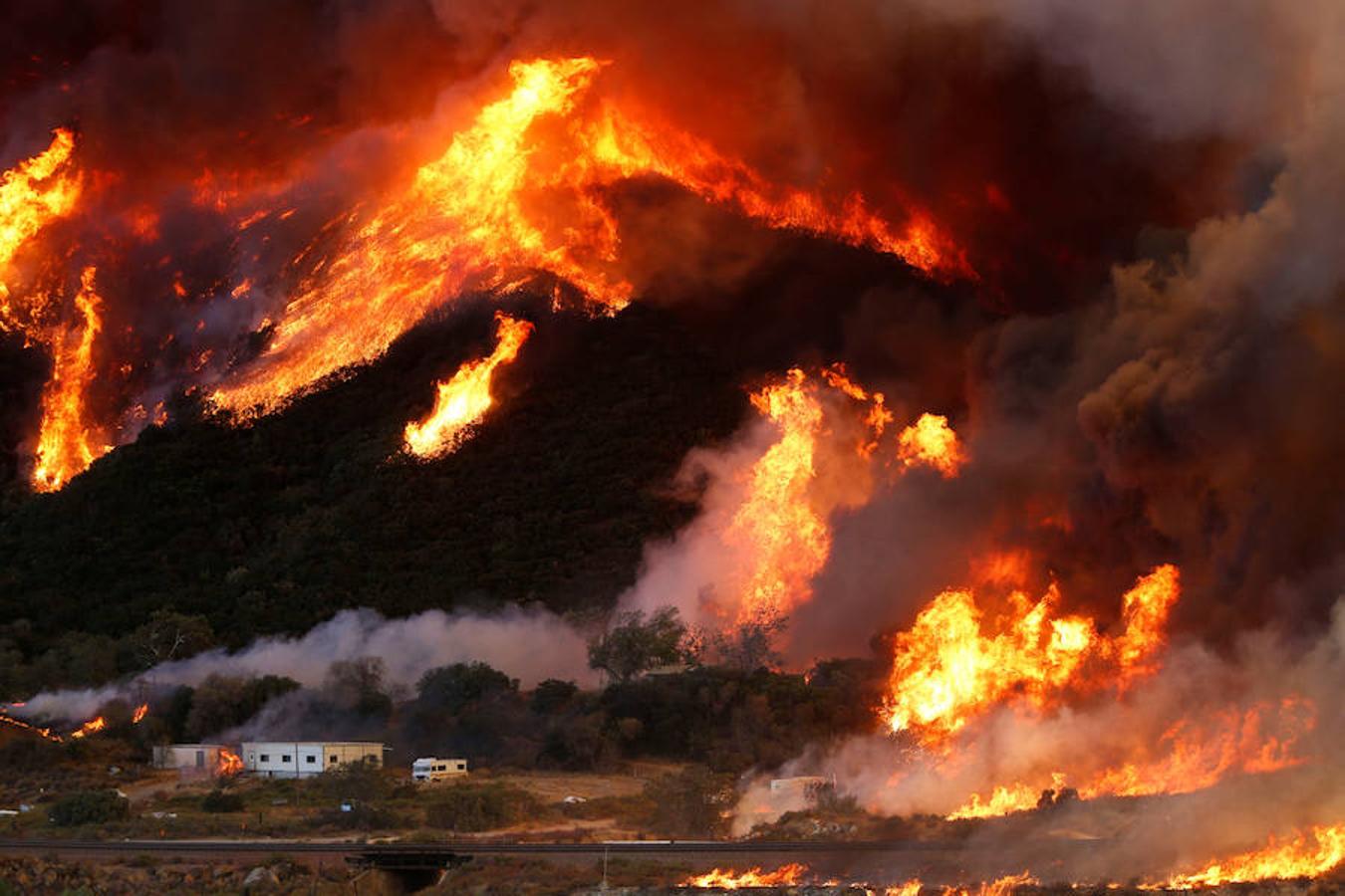 El incendio más grande de la historia del estado al superar las 114.800 hectáreas quemadas. 