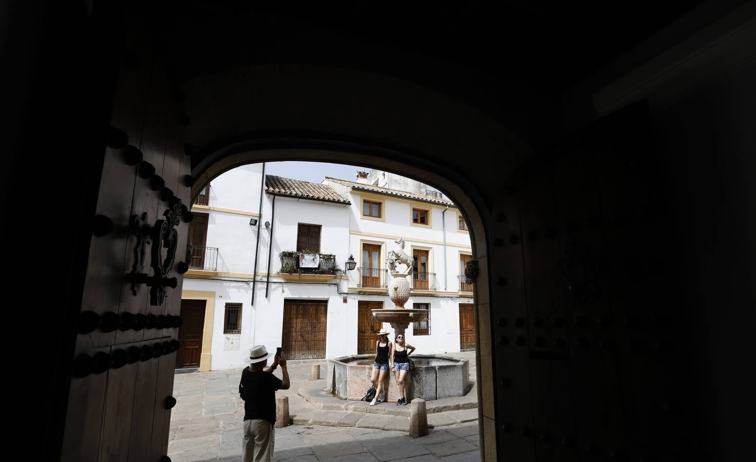 Las fuentes, un recurso contra el calor en Córdoba, en imágenes