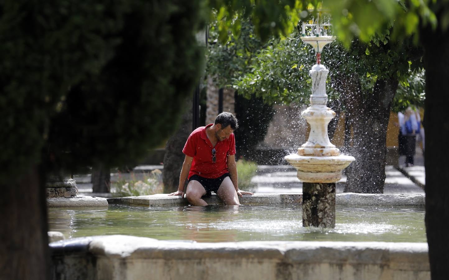 Las fuentes, un recurso contra el calor en Córdoba, en imágenes