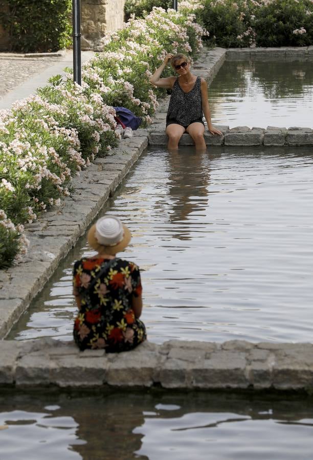 Las fuentes, un recurso contra el calor en Córdoba, en imágenes