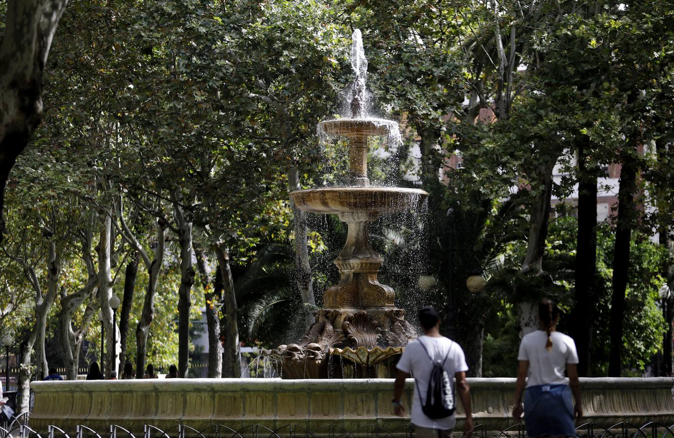 Las fuentes, un recurso contra el calor en Córdoba, en imágenes