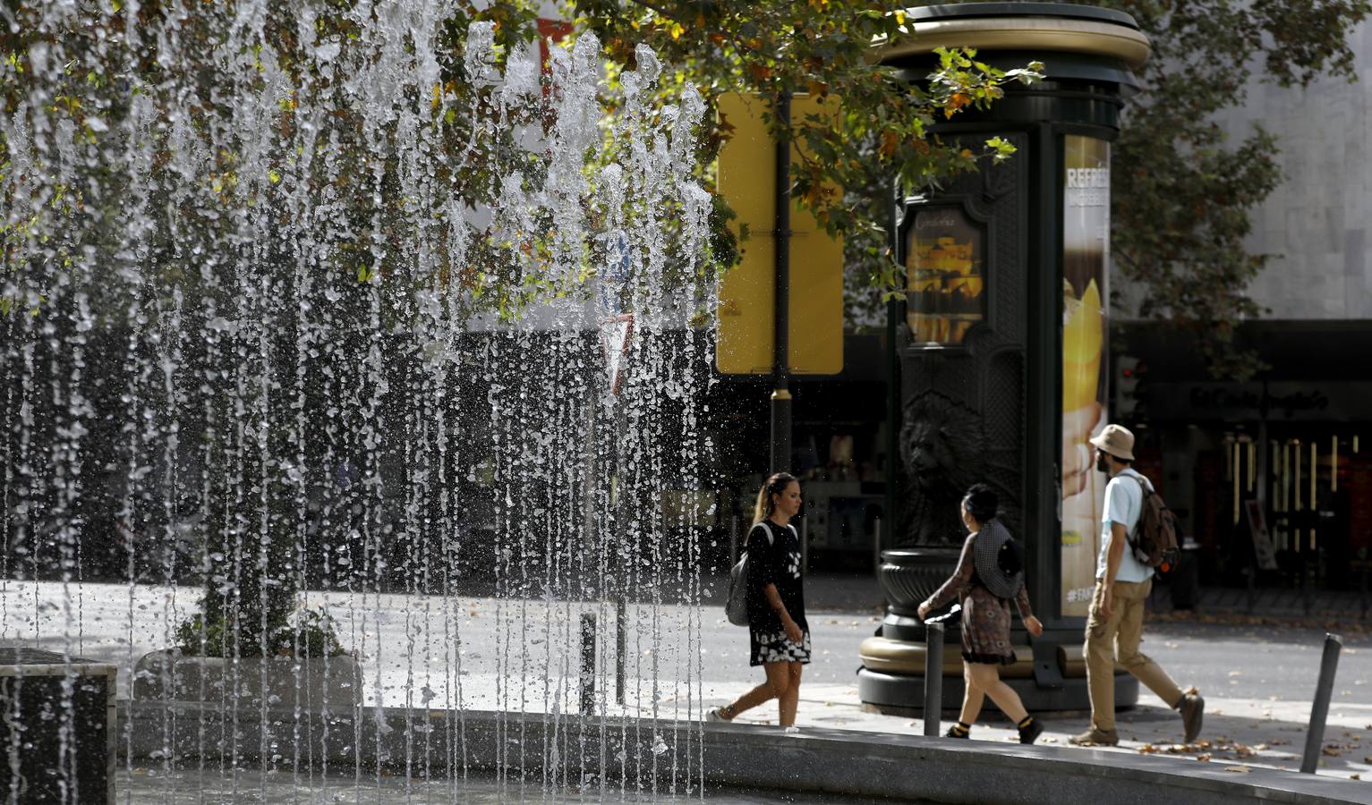 Las fuentes, un recurso contra el calor en Córdoba, en imágenes