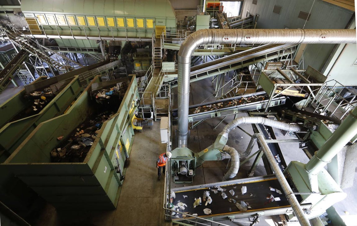 La planta de reciclaje del Lobatón, en imágenes
