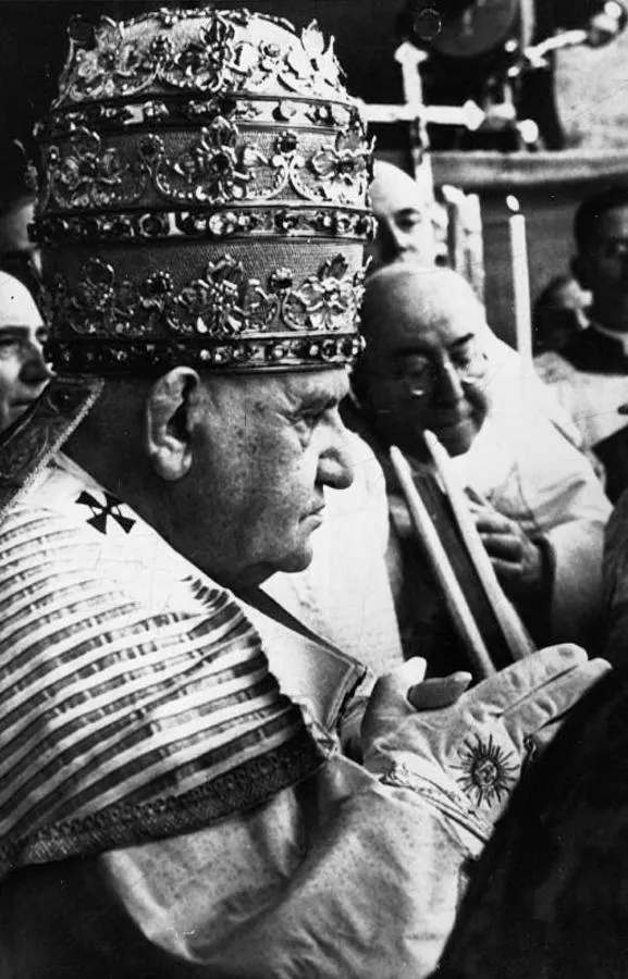 El Santo Padre en la ceremonia de su coronación. 