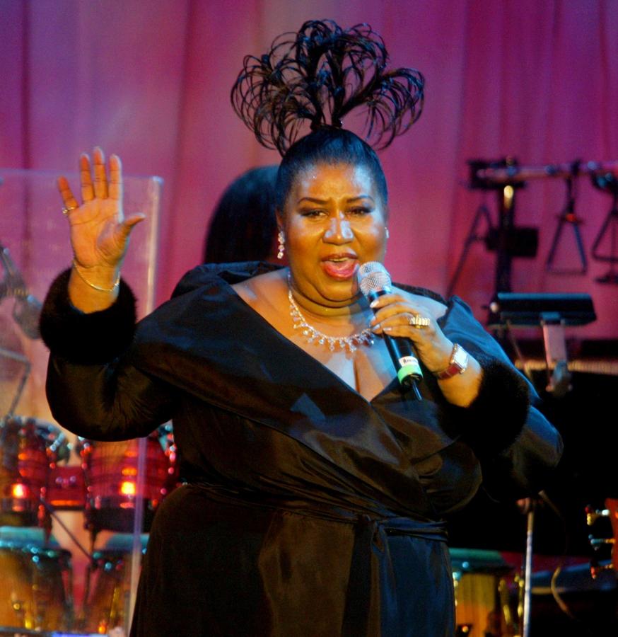 Aretha Franklin ganó dieciocho premios Grammy; en la imagen, la cantante actuando en la gala de 2003. 