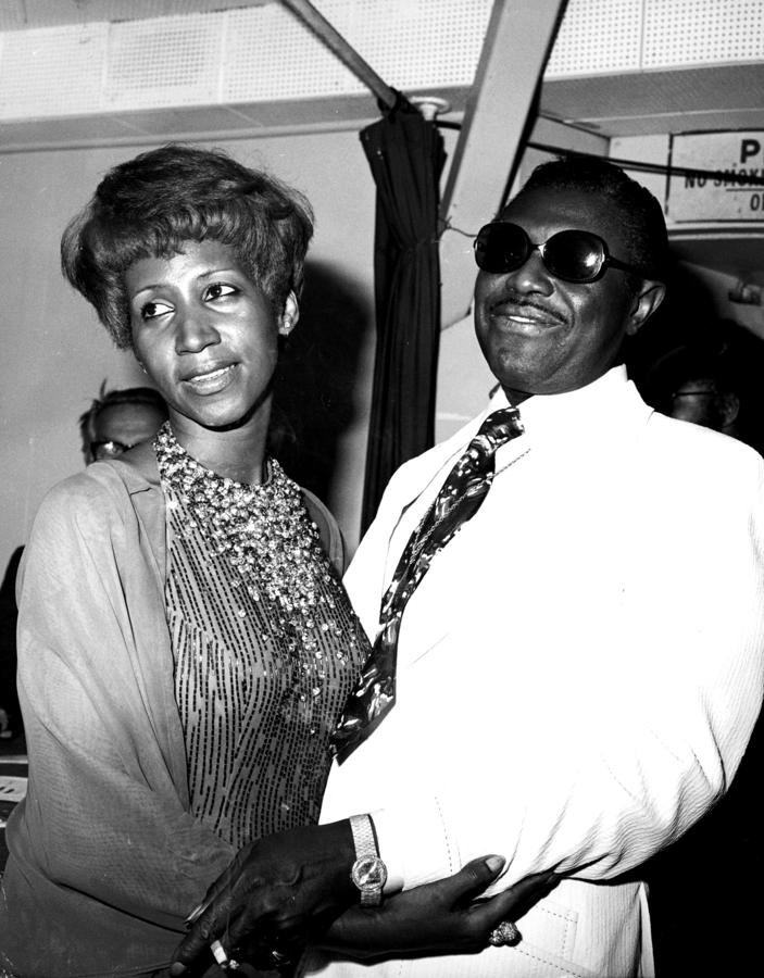 Aretha Franklin con su padre Clarence LaVaughn Franklin. 