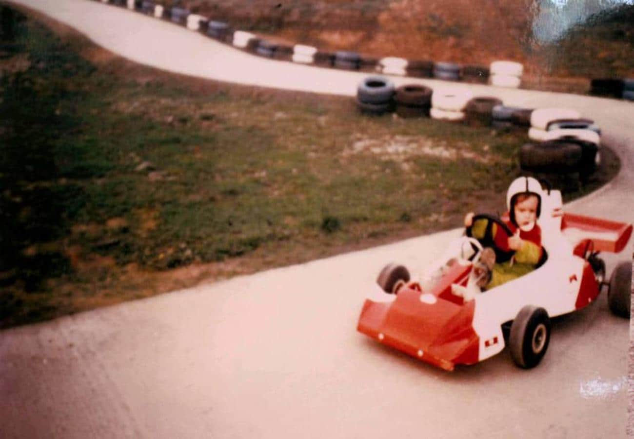 Fernando Alonso en un kart construído por su padre. 