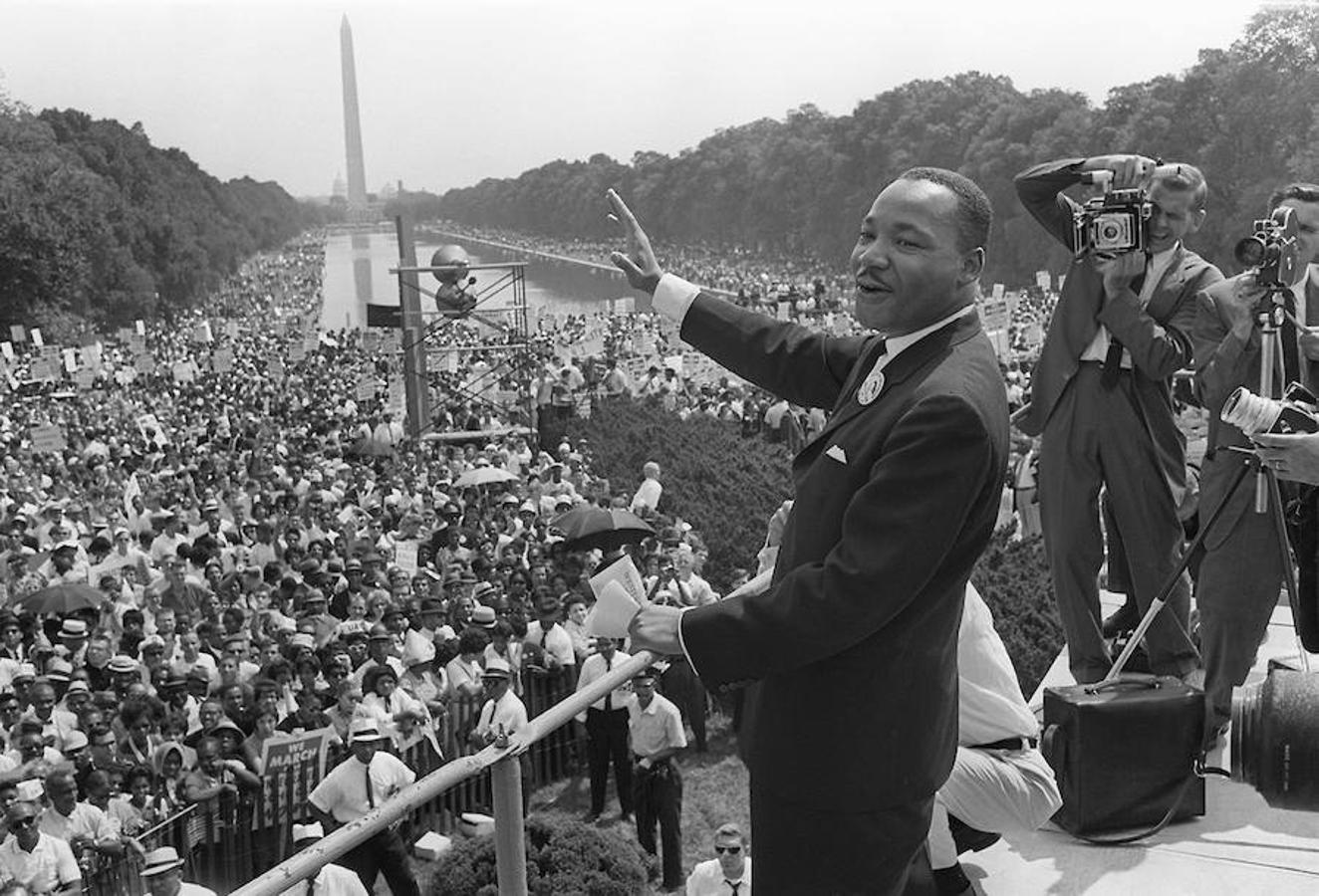Saludo de Martin Luther King durante la Marcha sobre Washington. 