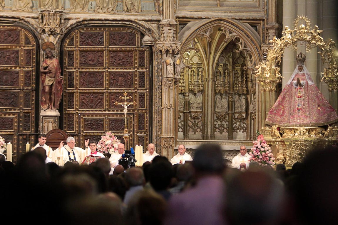 En imágenes: Toledo con su Virgen del Sagrario y los botijos