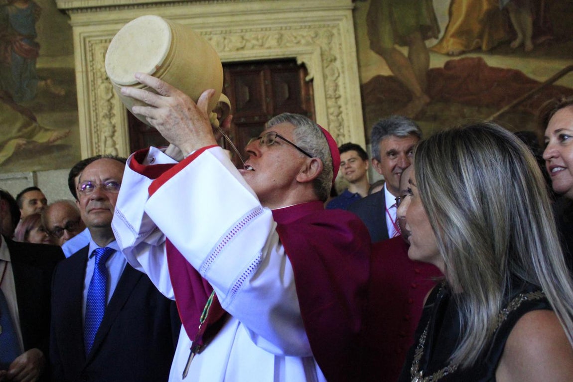 En imágenes: Toledo con su Virgen del Sagrario y los botijos