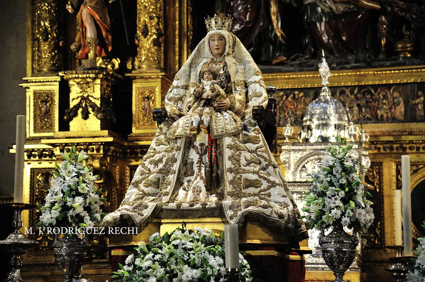 Galería del altar de octava de la Virgen de los Reyes