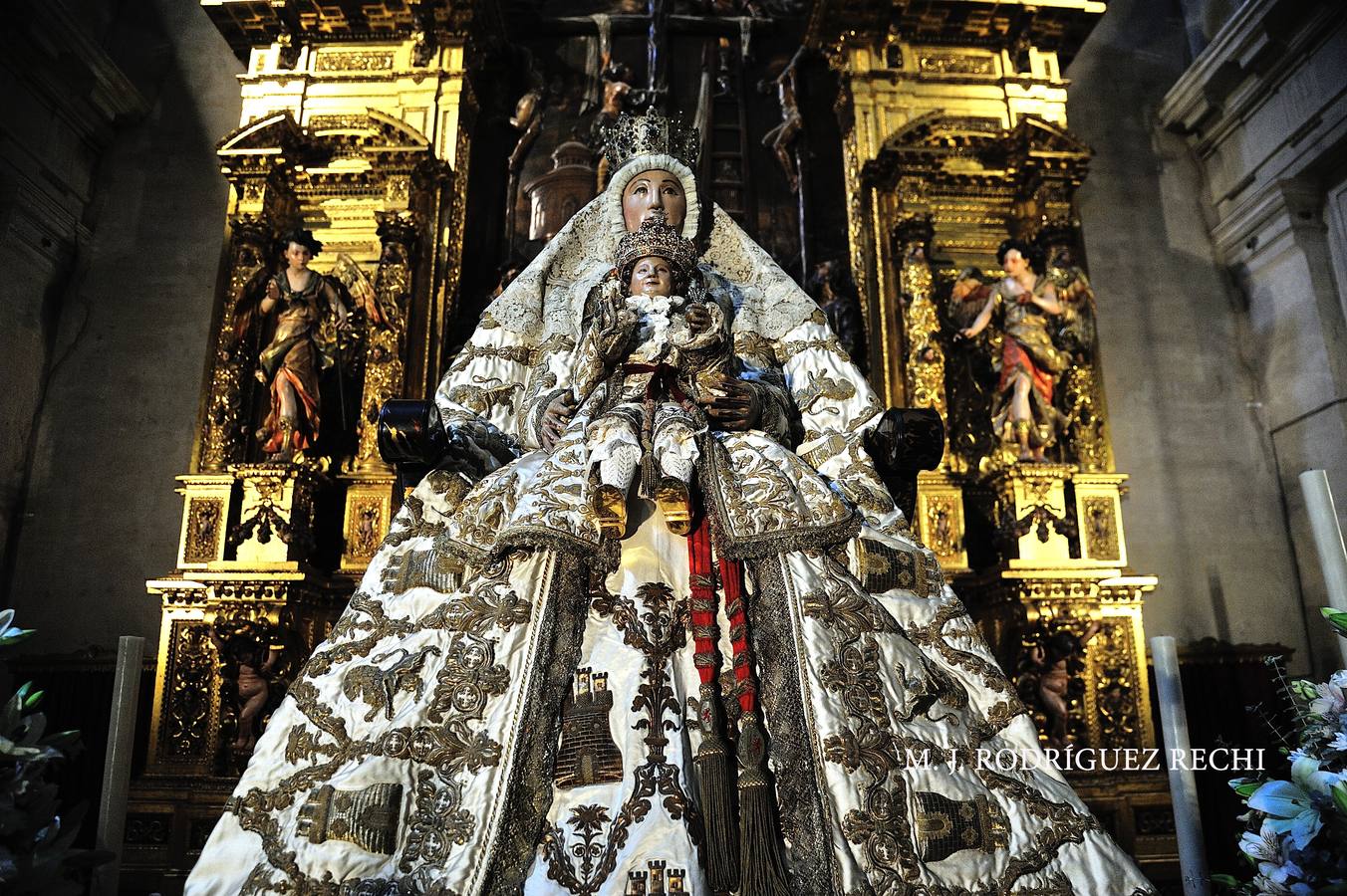 Galería del altar de octava de la Virgen de los Reyes