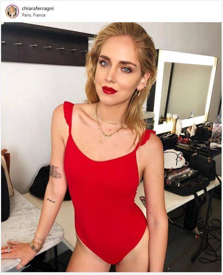 Chiara Ferragni, vigilante de la playa. La modelo italiana presume de cuerpazo tras haber sido madre con este elegante bikini