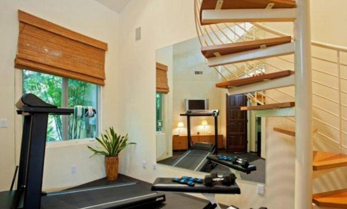 Gimnasio. En uno de los dormitorios la actriz preparó un práctico gimnasio con la maquinaria necesaria para mantenerse en forma el día a día