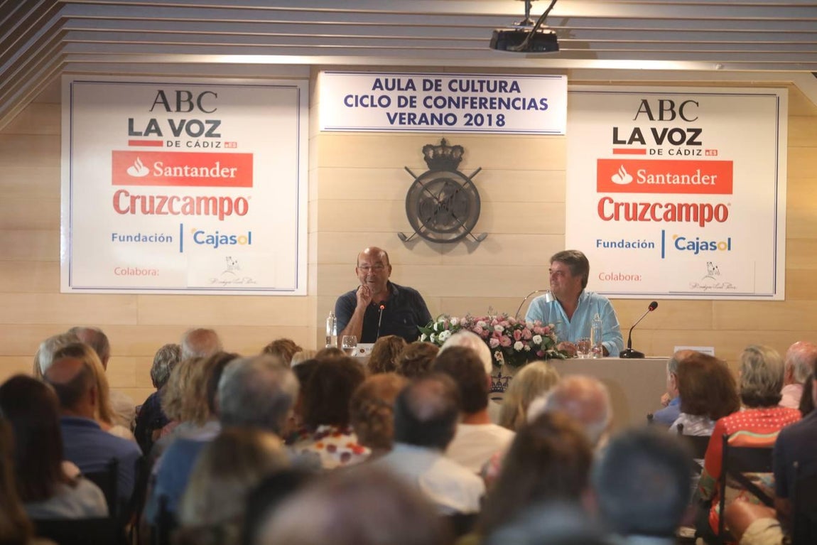 Conferencia de Ángel Expósito en el Club El Buzo