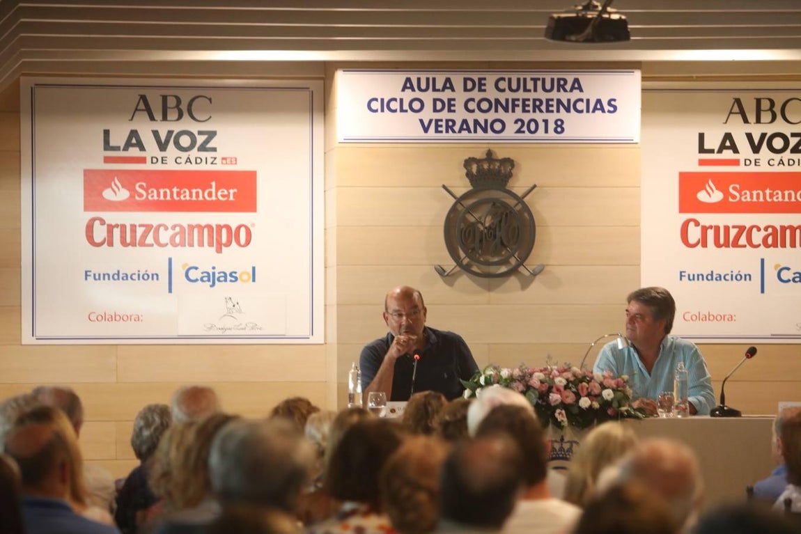 Conferencia de Ángel Expósito en el Club El Buzo