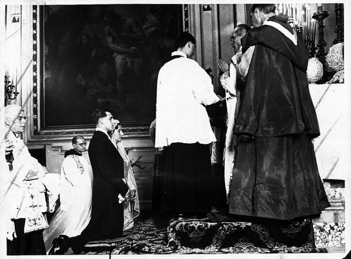 Boda entre don Juan de Borbón y María de las Mercedes en Roma. 