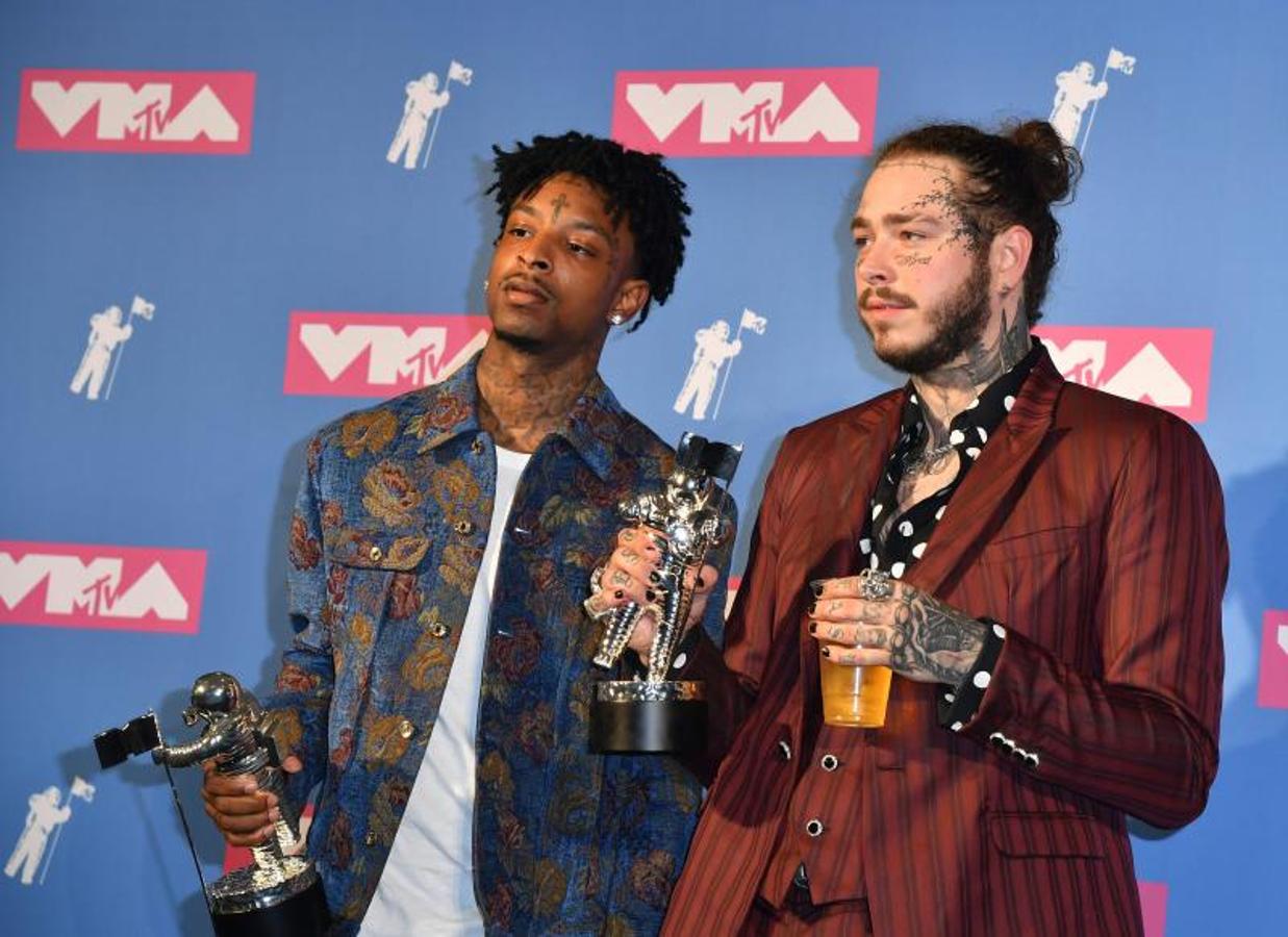 El músico Post Malone (derecha) junto a 21 Savage