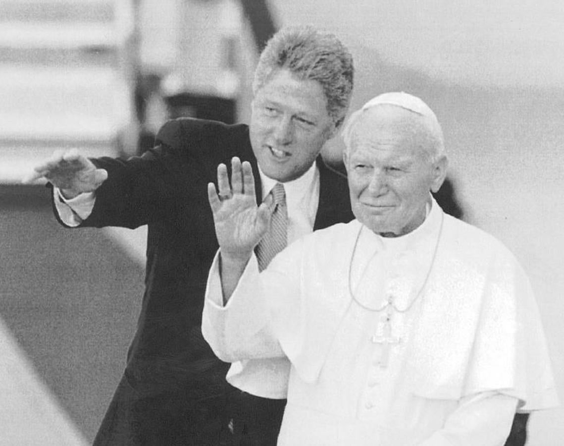 Bill Clinton recibe a Su Santidad el Papa en Estados Unidos. 