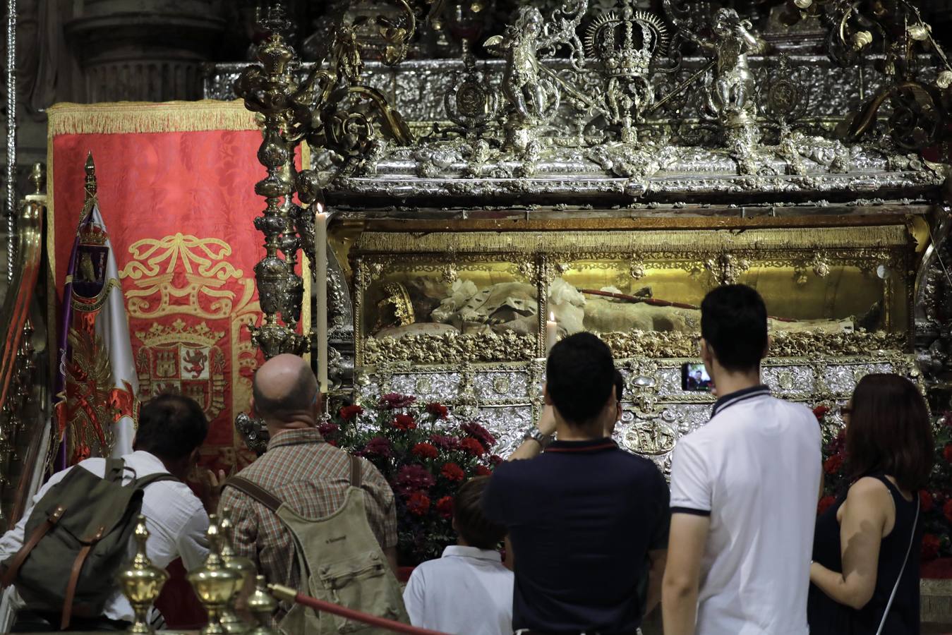 Galería de la apertura de la urna del Rey San Fernando