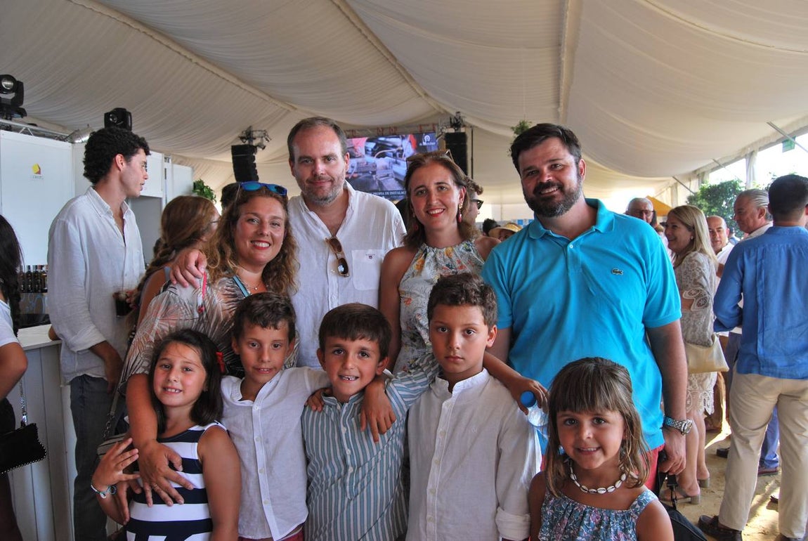 María García, Juan Luis Isabel, María Luisa Salvador y Rubén Pascual e hijos. 