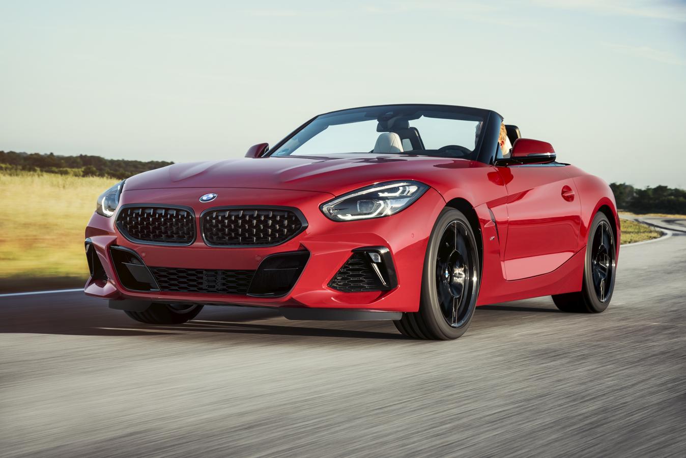 4- BMW Z4. BMW redefine el roadster con su nuevo Z4. El fabricante ha dado a conocer la versión First Edition, una edición de lanzamiento que incluye detalles propios estáticos, incluyendo una pintura exterior metalizada en color Frozen Orange.