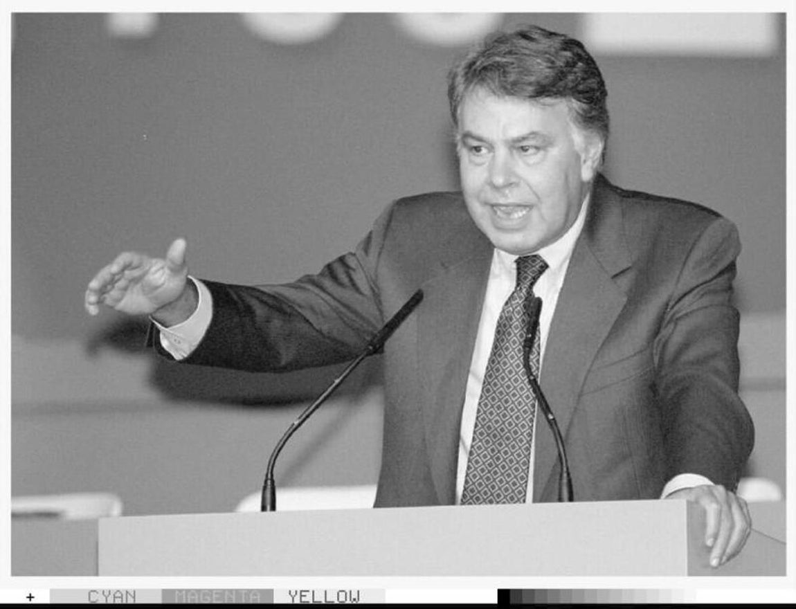 Felipe González en un discurso. 