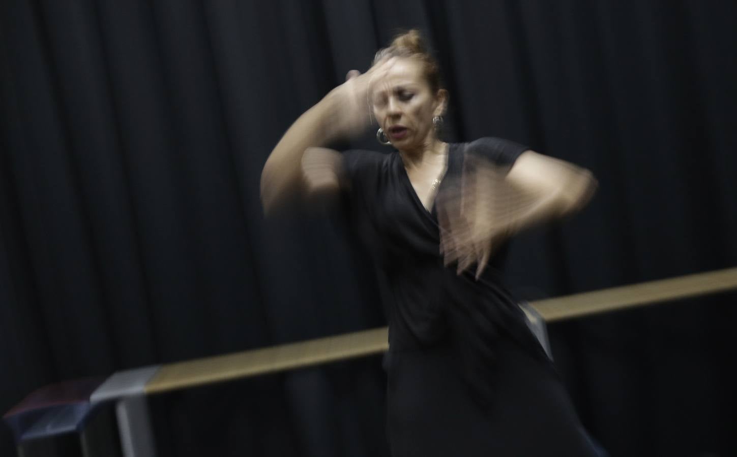 En imágenes, el ensayo de Isabel Bayón para la XX Bienal de Flamenco