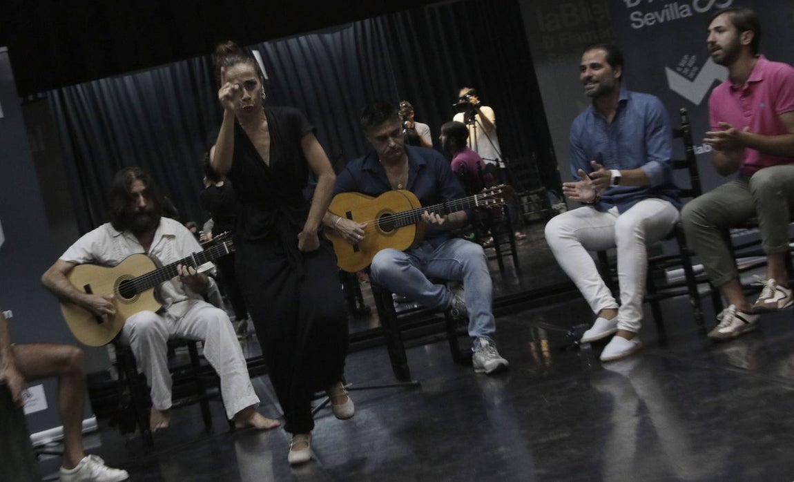 En imágenes, el ensayo de Isabel Bayón para la XX Bienal de Flamenco