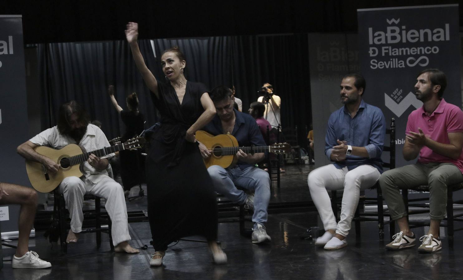 En imágenes, el ensayo de Isabel Bayón para la XX Bienal de Flamenco