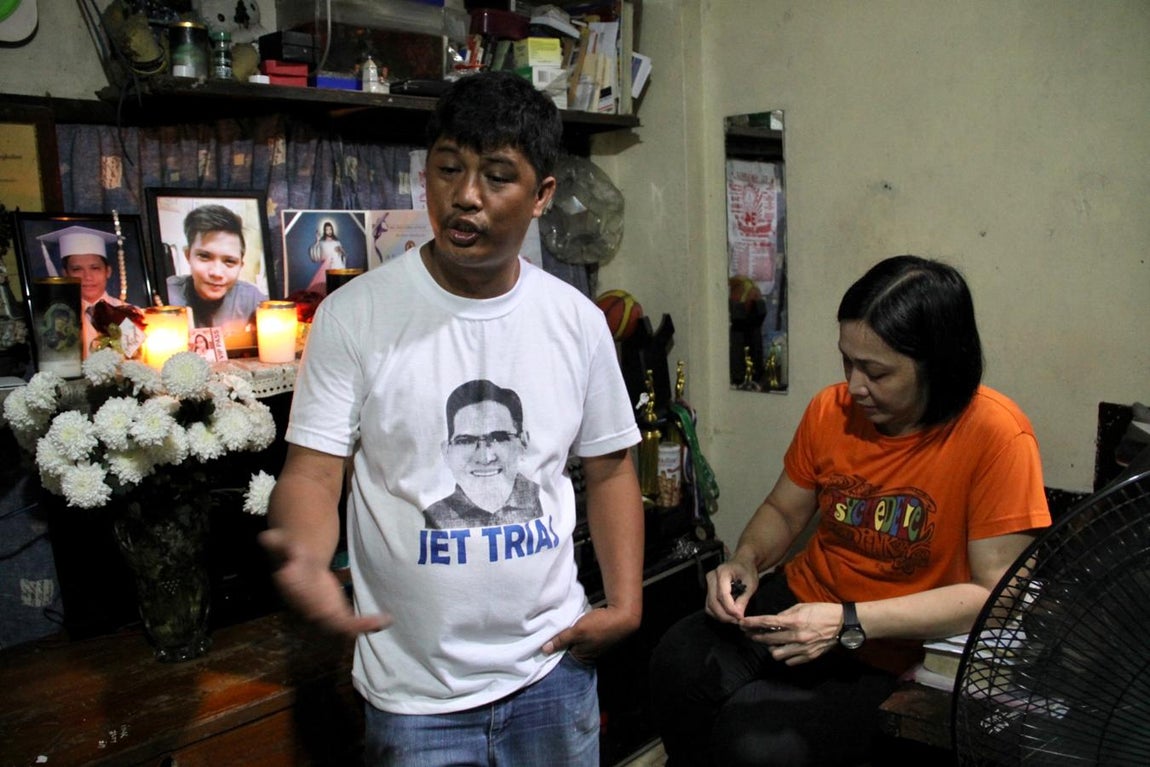 Florante Ignacio, funcionario de un "barangay" (barrio) de Manila, denuncia que su hijo, Jhan Cyrell, no tomaba drogas y fue asesinado por "error", como víctima colateral de la sangrienta lucha contra la droga en Filipinas. 