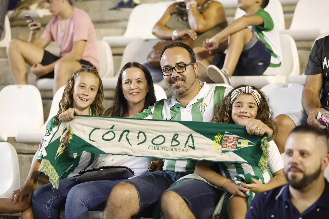 El ambiente de las gradas del Córdoba-Oviedo