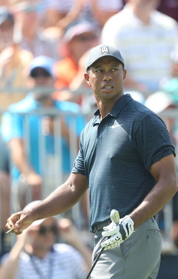 Tiger Woods. El que era considerado como «el mejor golfista del mundo» declaró para los medios que era sufría una gran adicción al sexo. Su primera mujer le abandonó por este motivo y aunque intentó rehacer su vida con una nueva novia, esta también le dejó por su multitud de escapadas con chicas de compañía de lujo. Esta enfermedad le conllevó a perder muchos apoyos en el mundo del deporte y en 2010 decidió entrar en una clínica para tratar el problema, sin embargo, abandonó el lugar mucho antes de acabar la terapia.