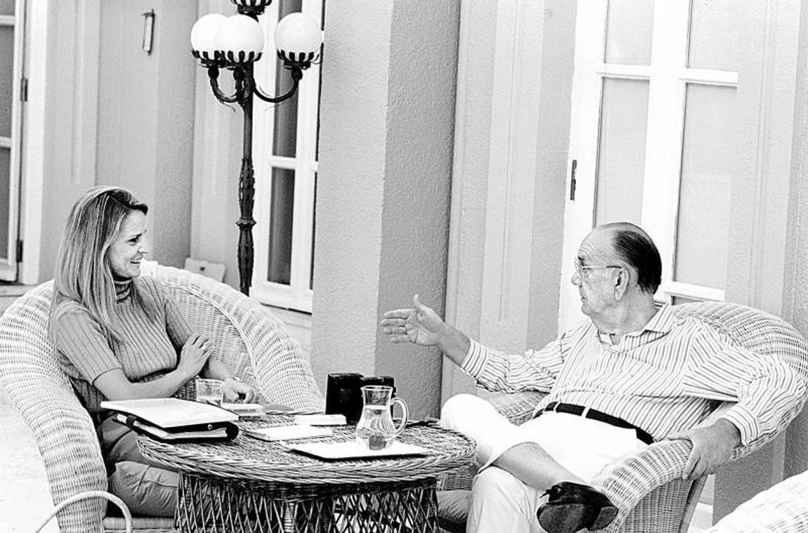 Isabel San Sebastián entrevistando a Cela. 