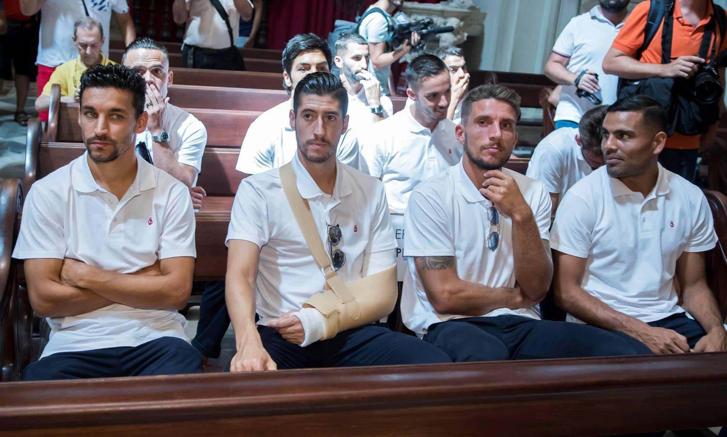 Las mejores imágenes de la ofrenda floral del Sevilla FC a la Virgen de los Reyes