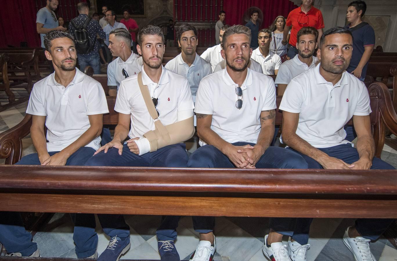 Las mejores imágenes de la ofrenda floral del Sevilla FC a la Virgen de los Reyes