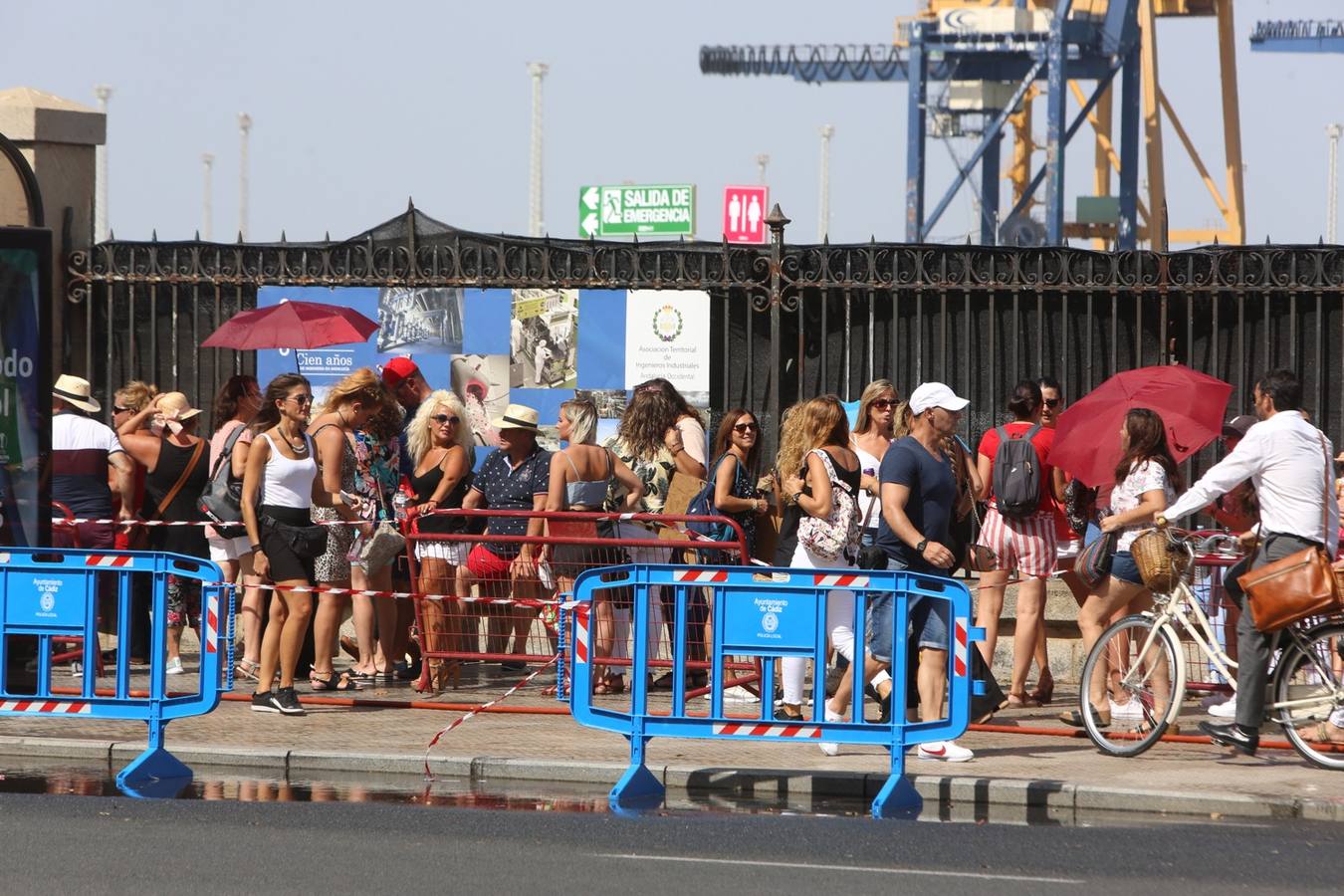 FOTOS: El muelle, un hervidero a la espera del concierto de Ricky Martin