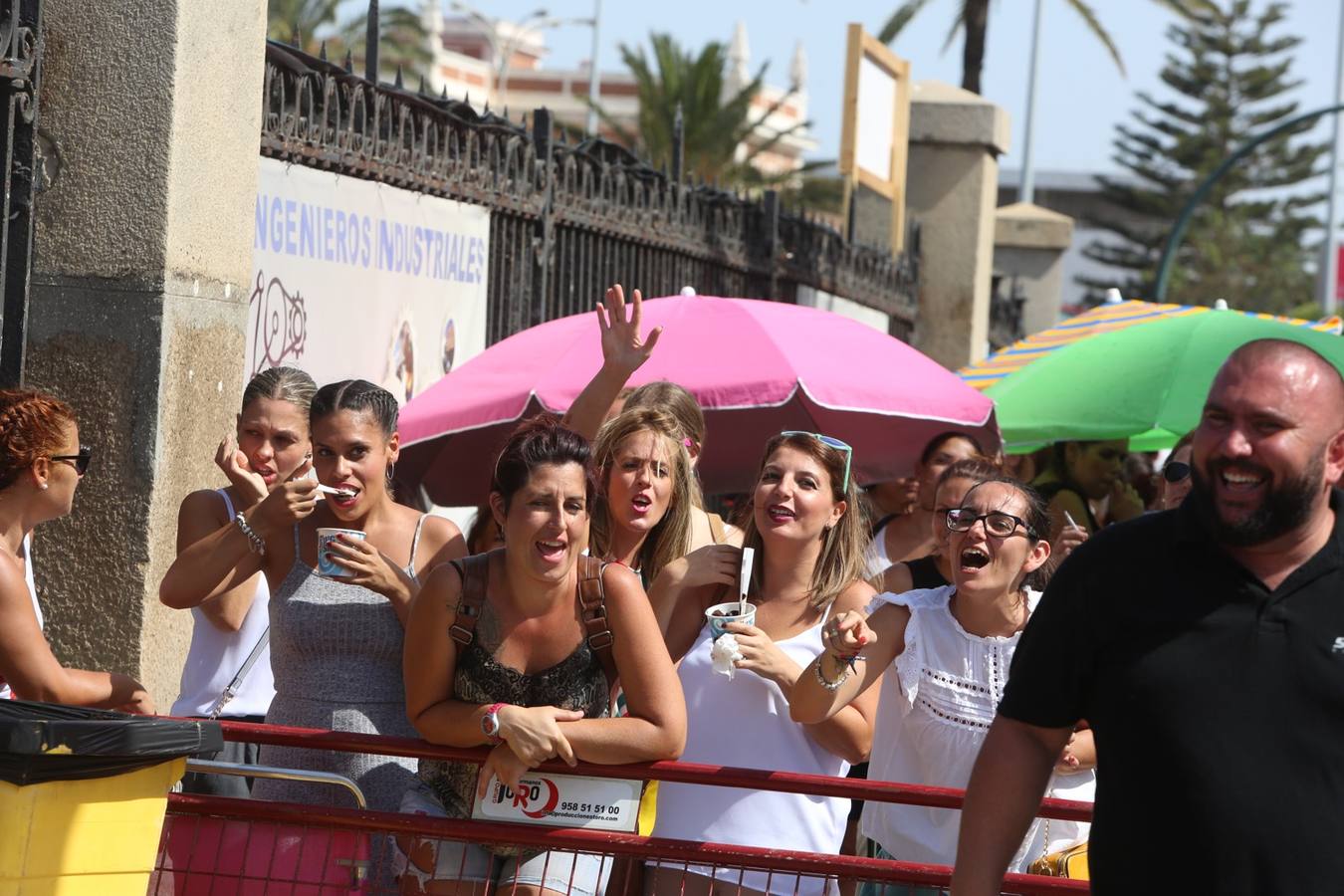 FOTOS: El muelle, un hervidero a la espera del concierto de Ricky Martin