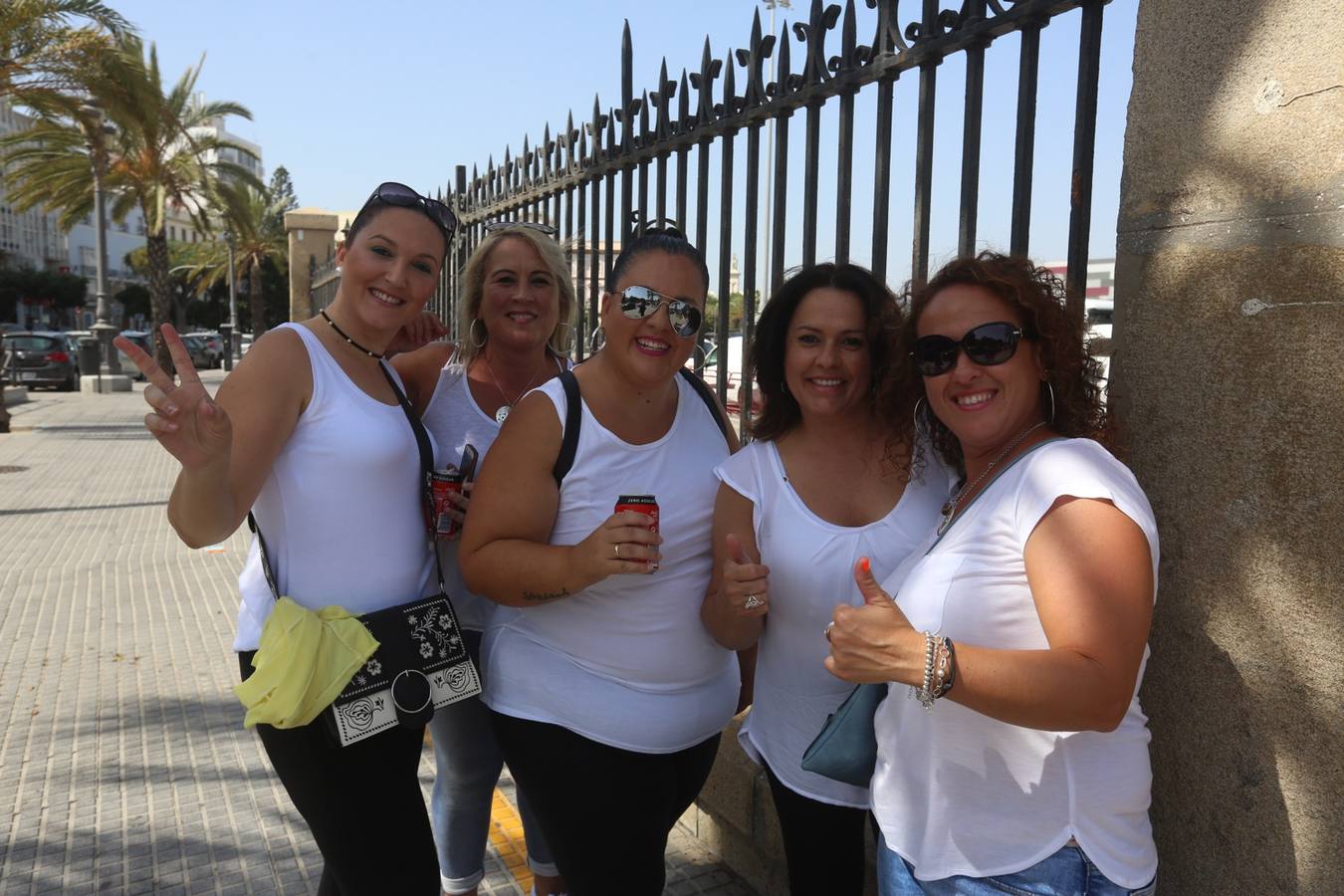 FOTOS: El muelle, un hervidero a la espera del concierto de Ricky Martin