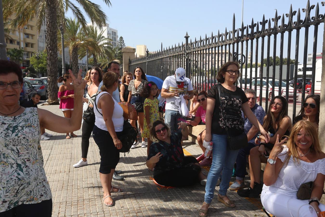 FOTOS: El muelle, un hervidero a la espera del concierto de Ricky Martin