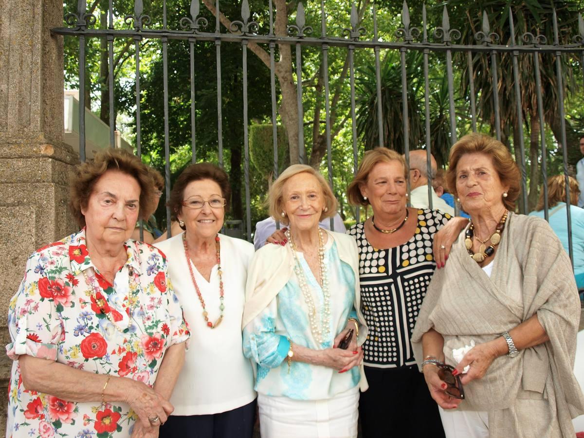 Las rondeñas María Ángeles Gutiérrez, Menchu Ollero, Menchu Fernández, Carmen Garay y Carmen Ponce de León