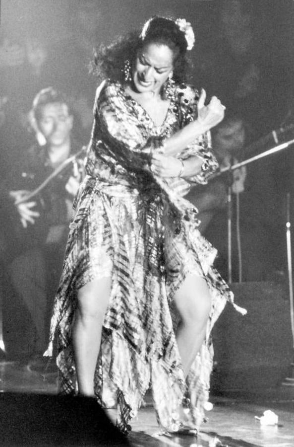 Lola Flores durante una actuación. 