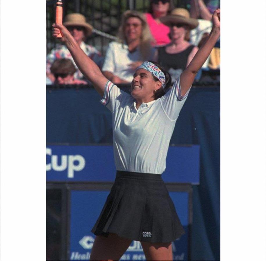 Conchita celebrando un partido disputado ante Jennifer Capriati. 