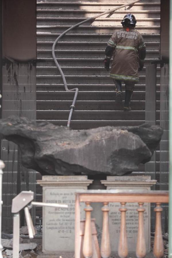 El meteorito de Bendegó ha logrado sobrevivir a las llamas