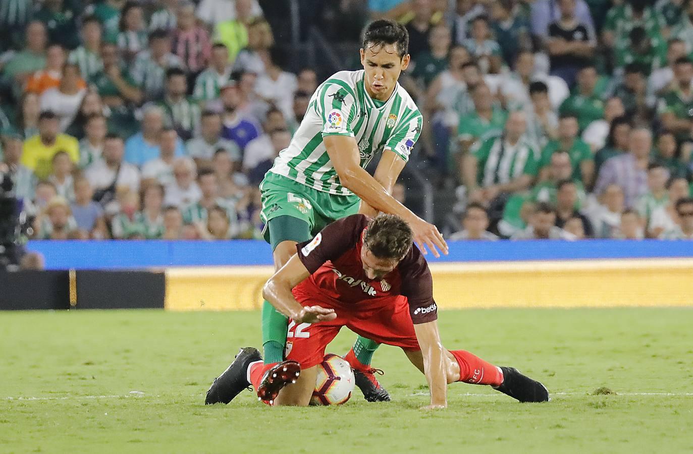 Las mejores instantáneas del gran derbi hispalense