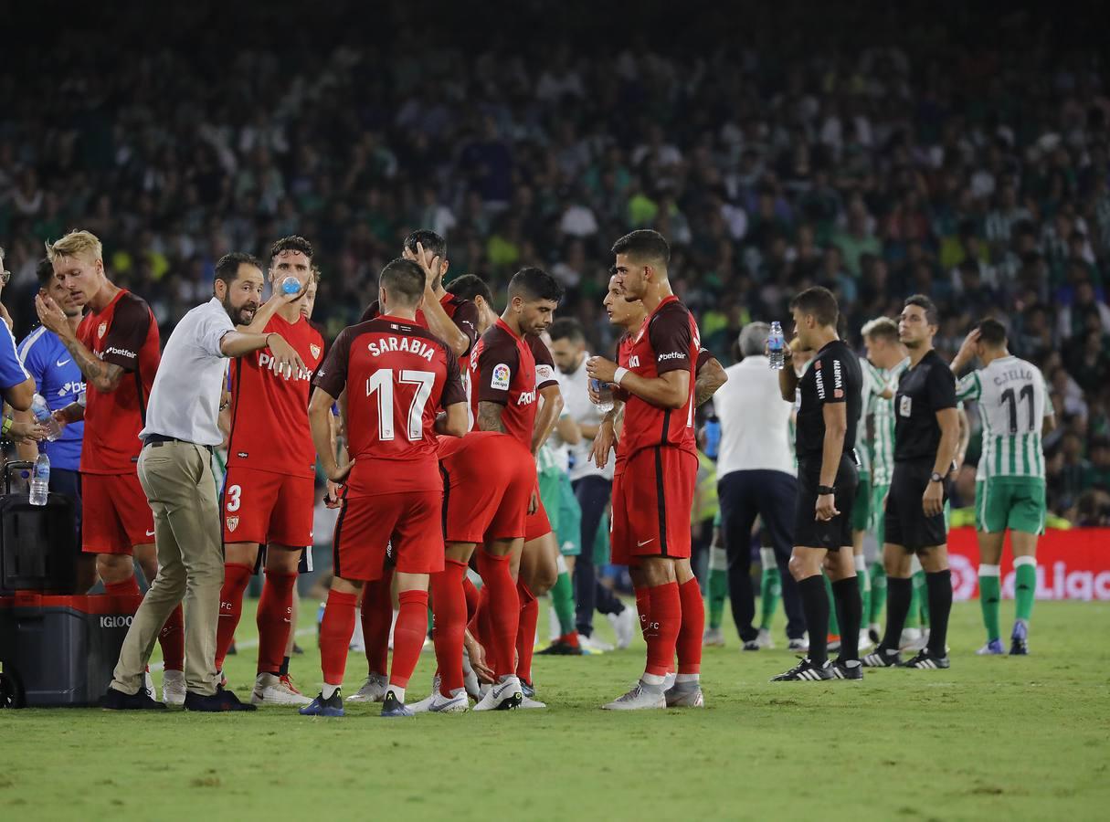 Las mejores instantáneas del gran derbi hispalense