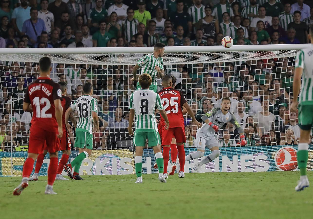 Las mejores instantáneas del gran derbi hispalense